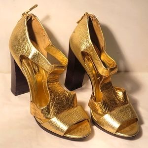 BCBG Maxazria leather open toe shoes